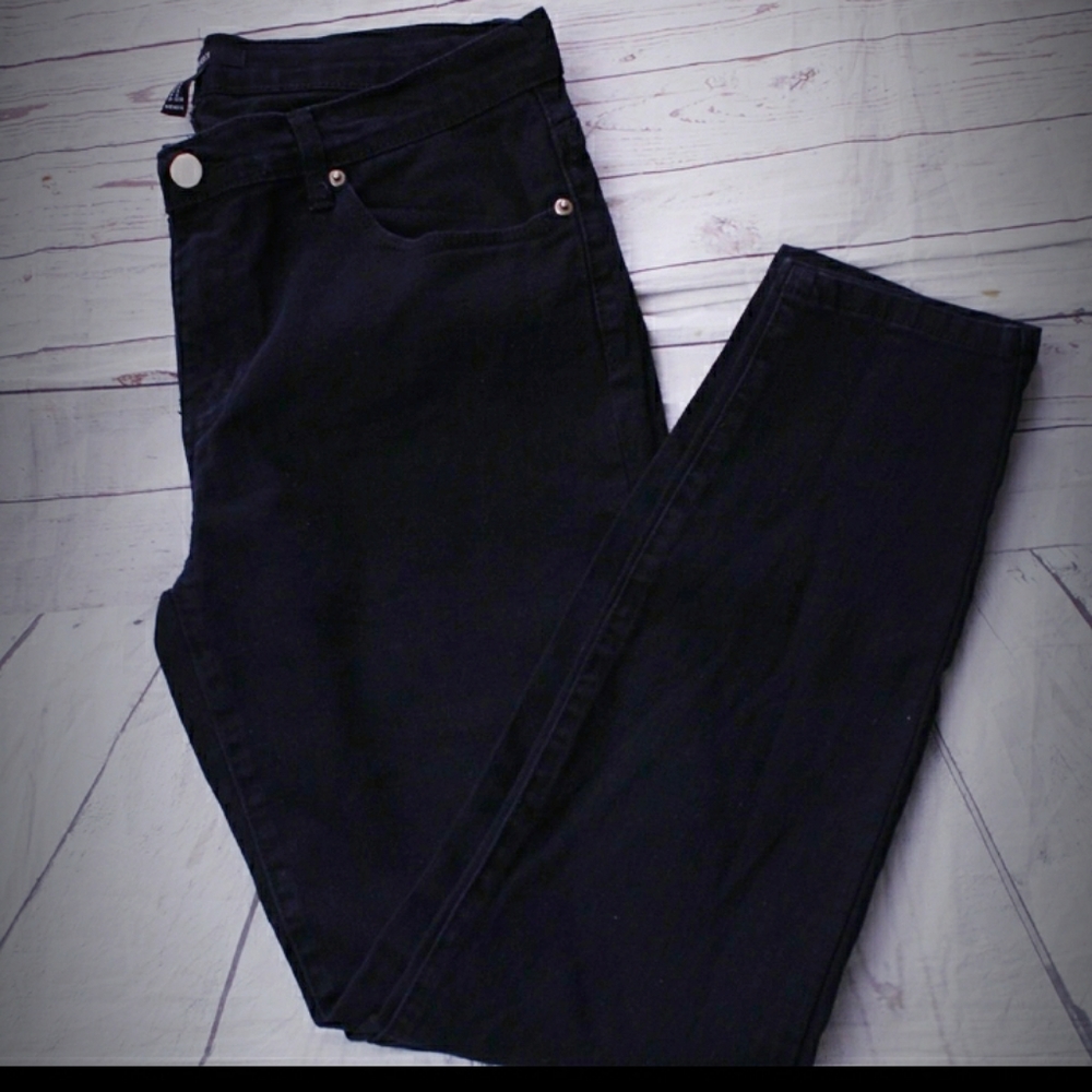 NWOT Forever 21 Black skinny jeans